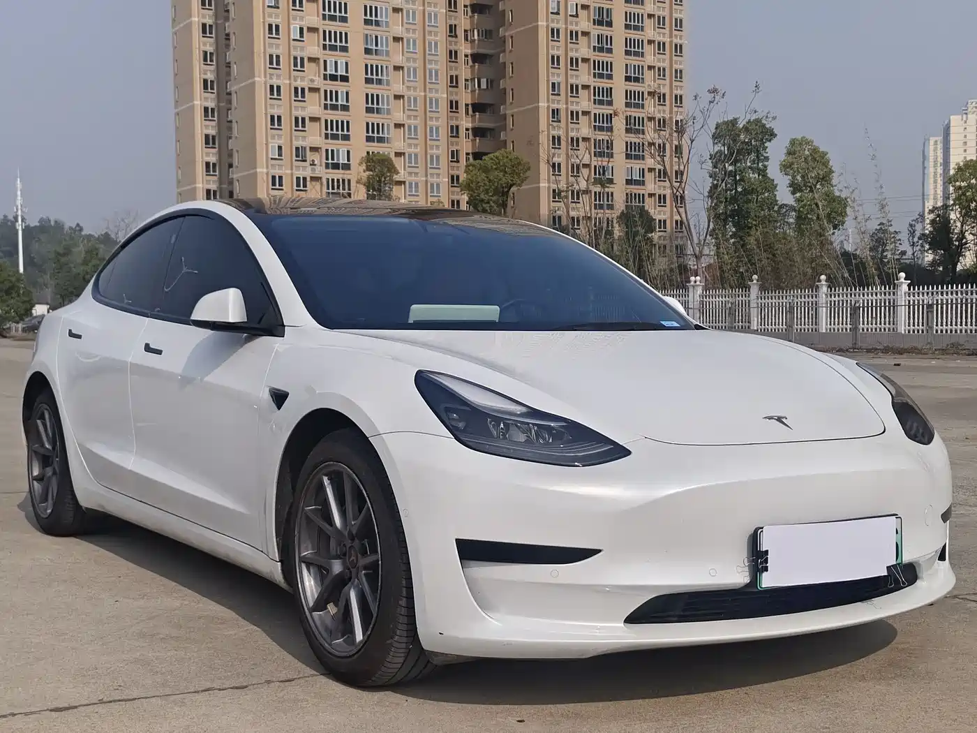 TESLA MODEL 3
