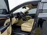 Photo 17 - Toyota Highlander