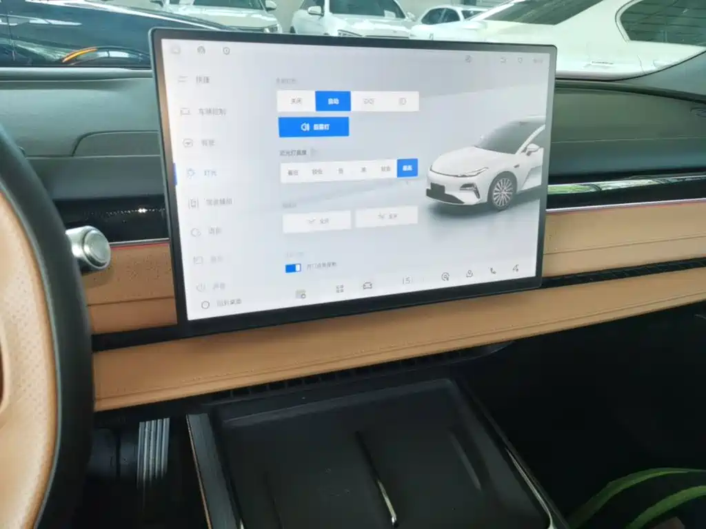 Geely Galaxy Galaxy Xingyao 8 2025 2025 130km EM-i Premium Edition