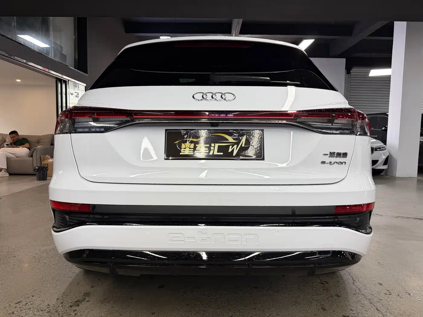 Photo 12 - Audi Q4 e-tron