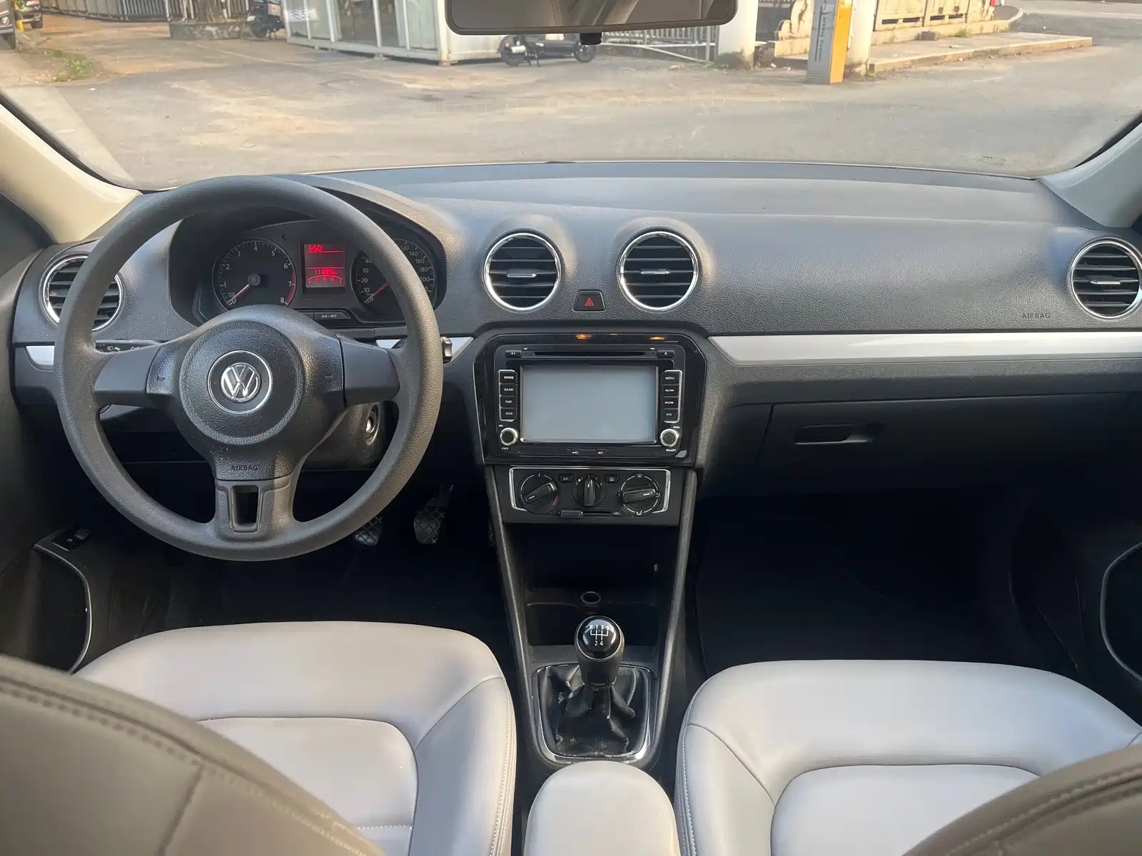 Photo 13 - Volkswagen Jetta