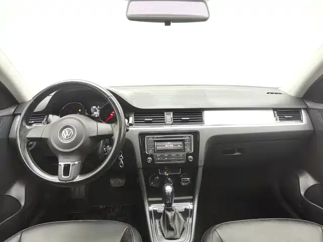 Volkswagen Bora 2013 1.6L Automatic Comfort Model — фото 5