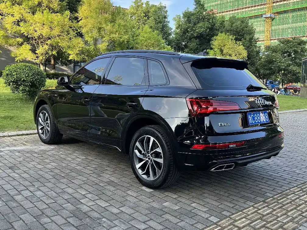 Фото 7 - Audi Q5L