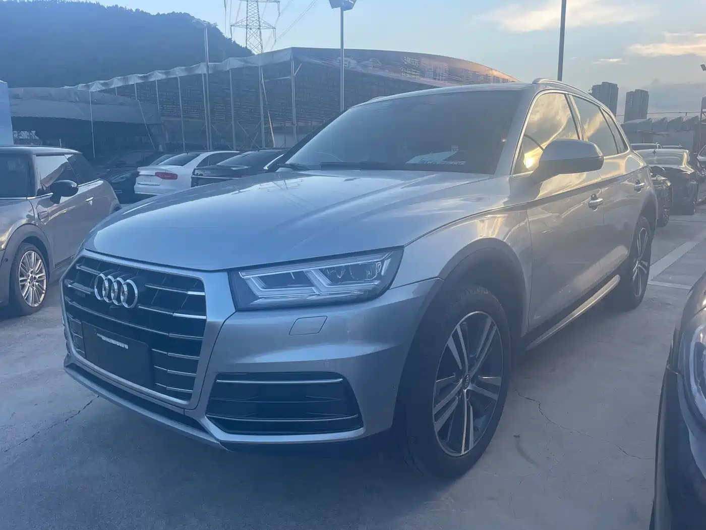 Фото 1 - Audi Q5L