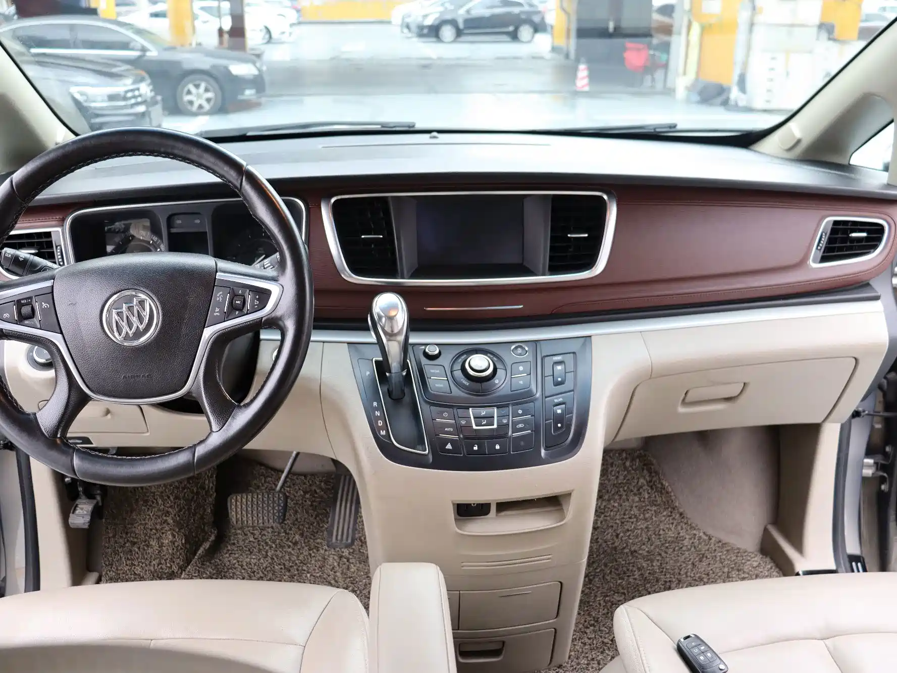 Фото 11 - Buick GL8