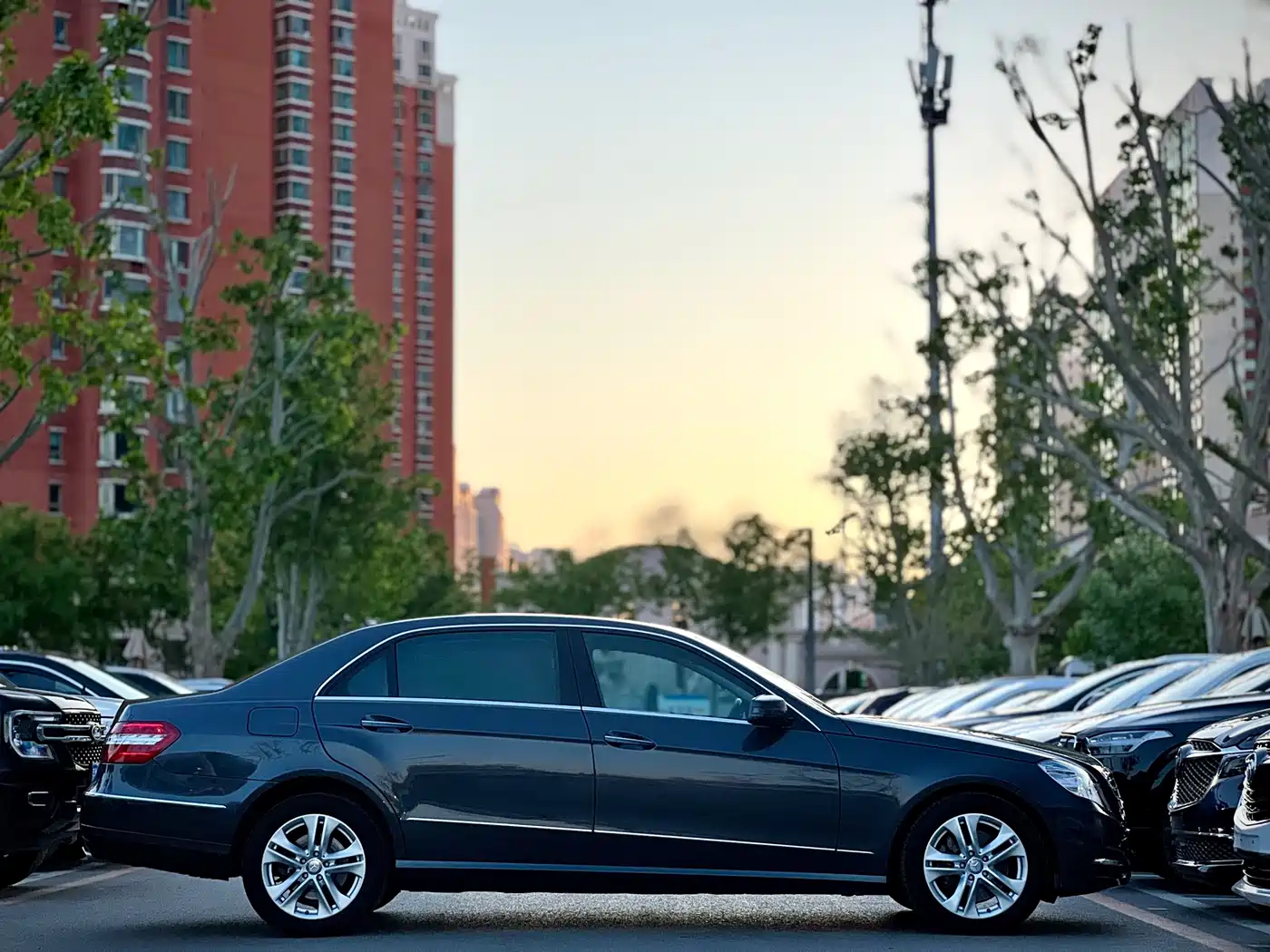 Mercedes-Benz E-Class 2010 E 300 L Fashion фото 4