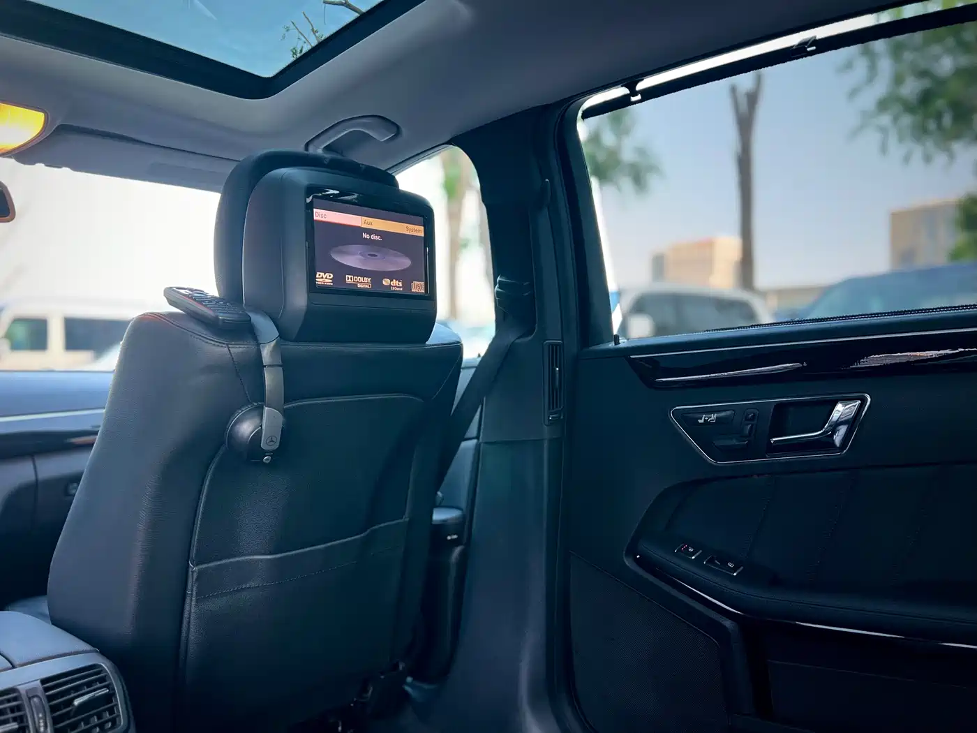 Mercedes-Benz E-Class 2010 E 300 L Fashion фото 26