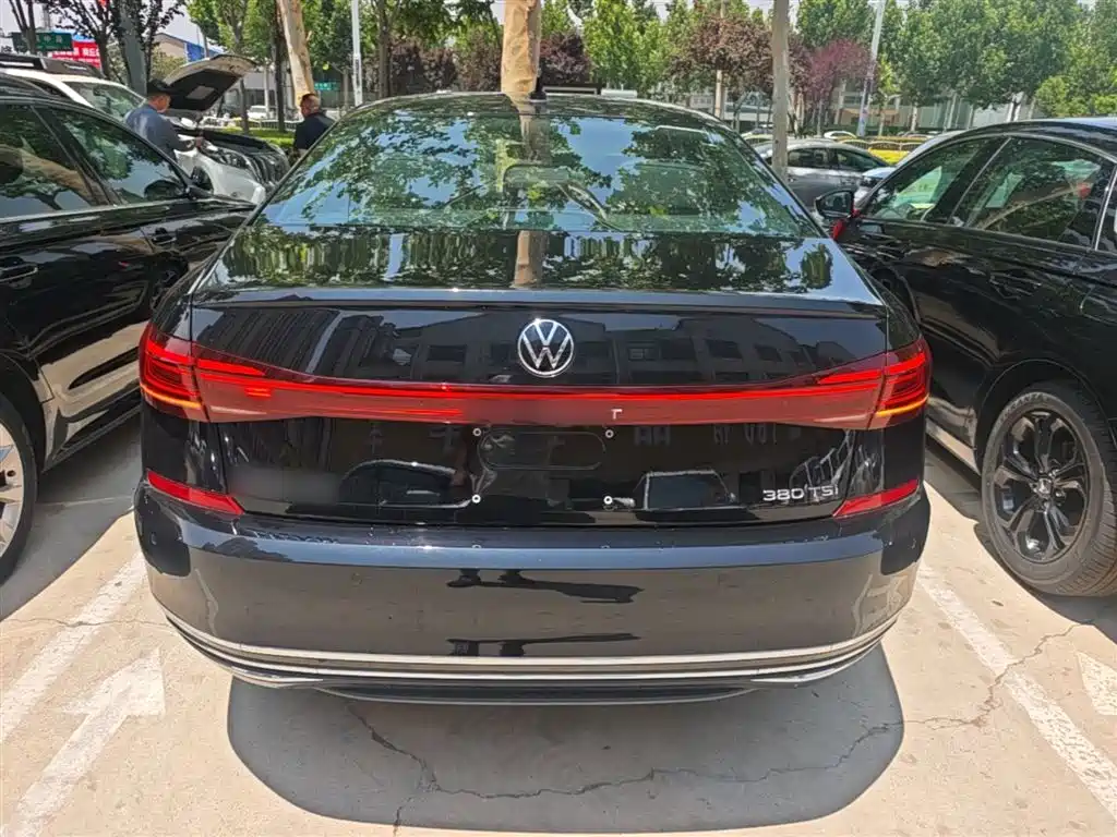 VOLKSWAGEN PASSAT