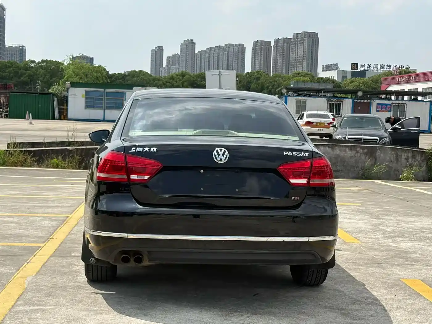 Volkswagen Passat 2011 1.8TSI DSG Honor Edition фото 5