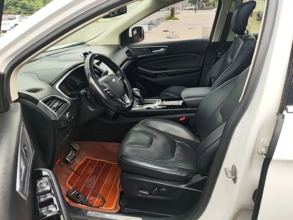 Фото 15 - Ford Edge