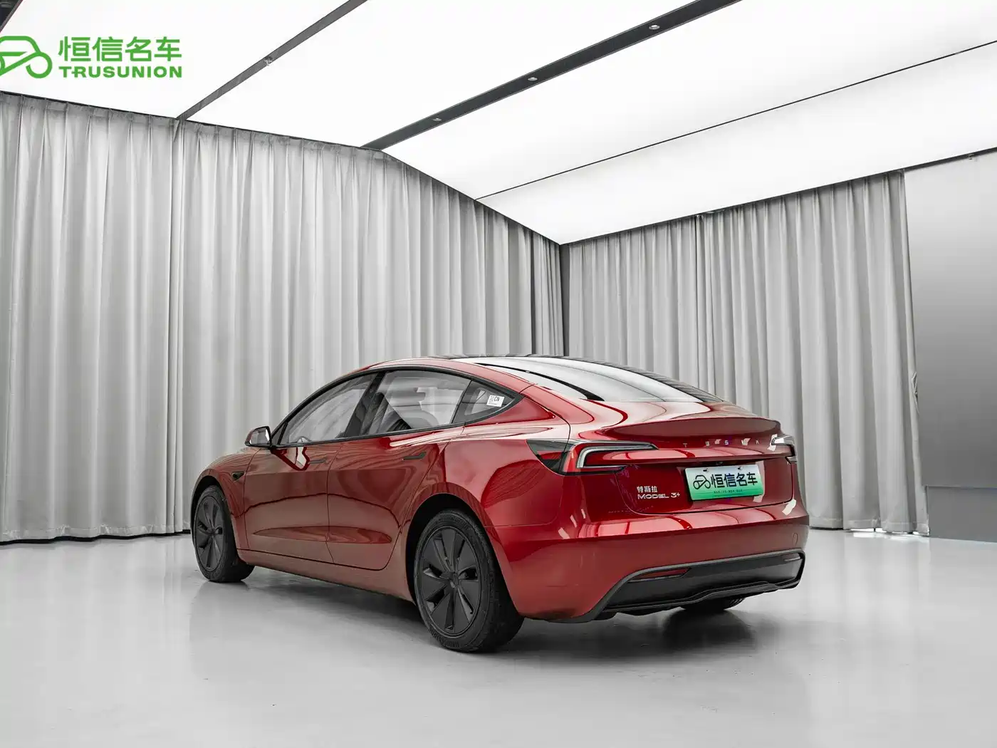 Фото 6 - Tesla Model 3