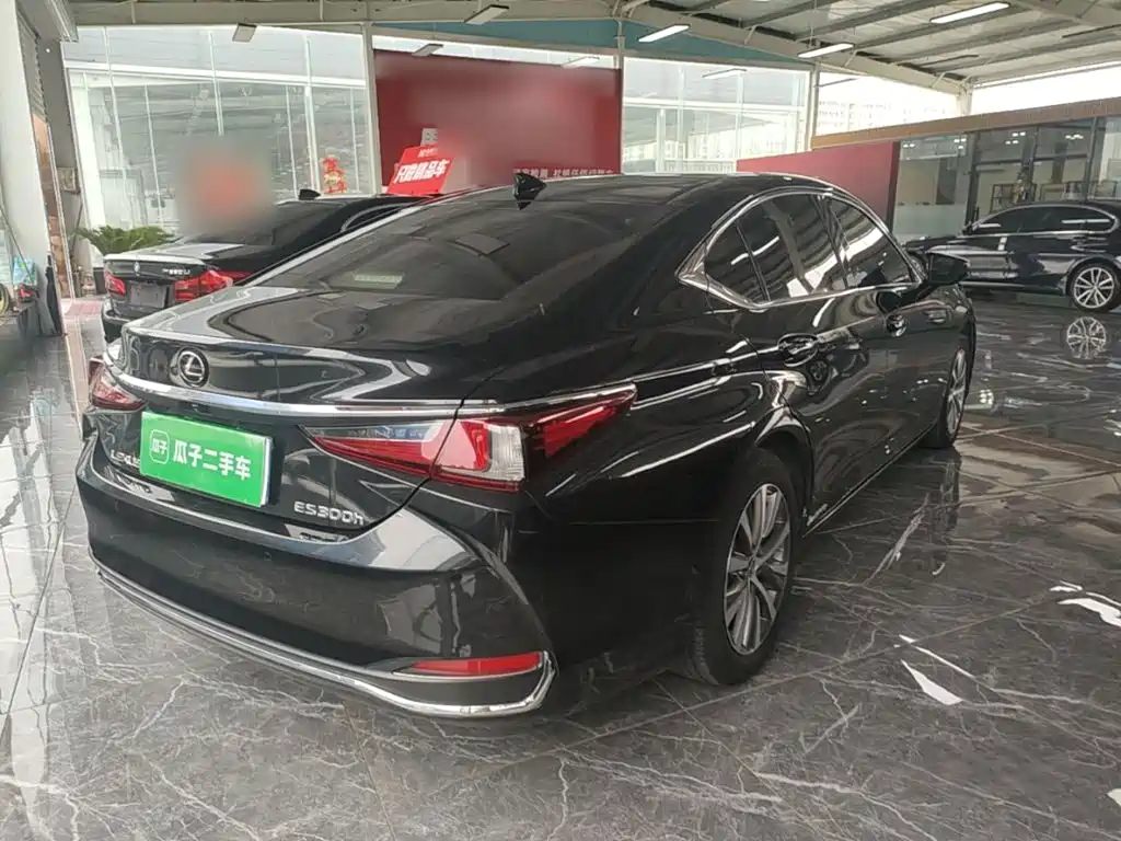 Фото 7 - Lexus ES