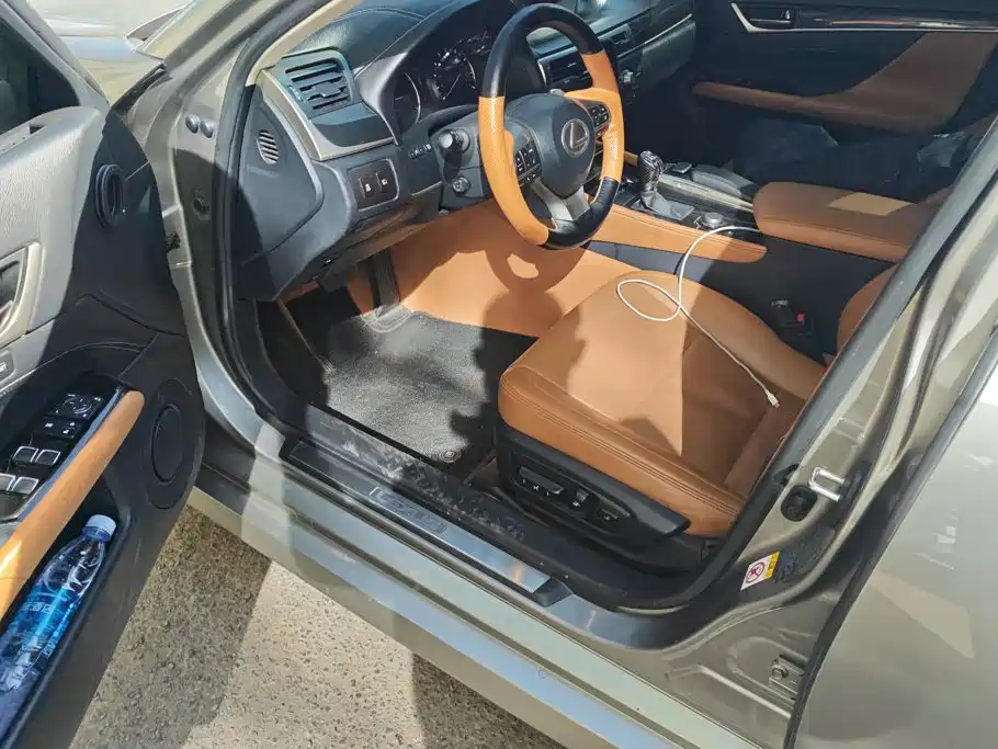 Фото 9 - Lexus GS