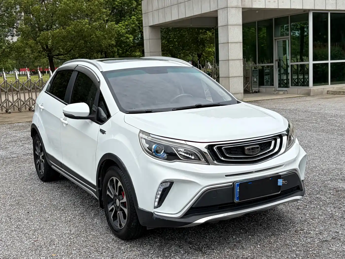 Фото 3 - Geely Vision X3