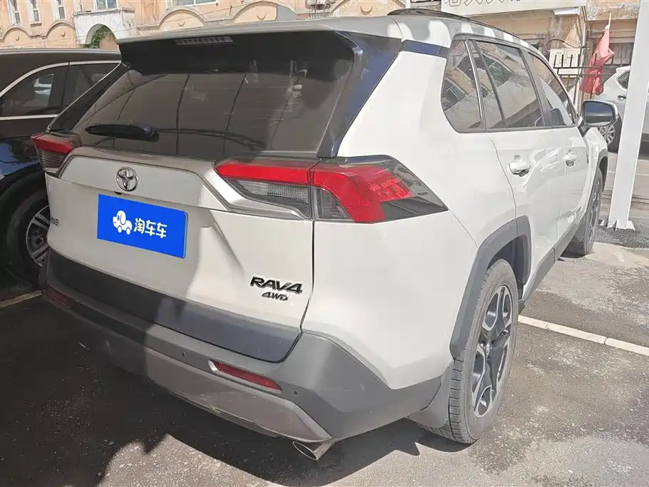 Toyota RAV4 Rongfang 2020 2.0L CVT 4WD Premium Edition фото 3