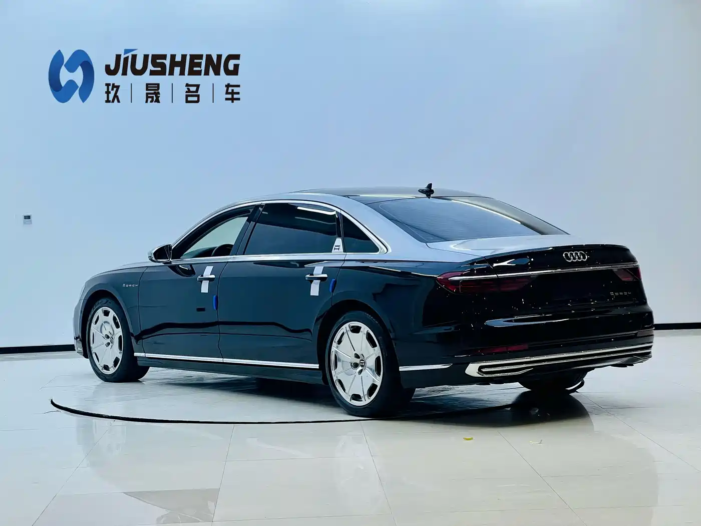 Фото 2 - Audi A8