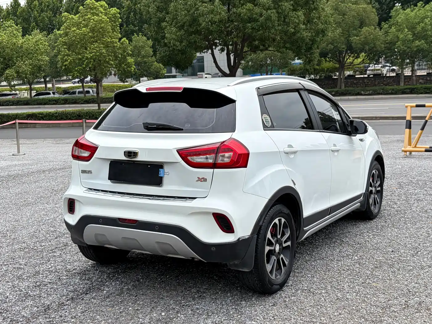 Фото 9 - Geely Vision X3