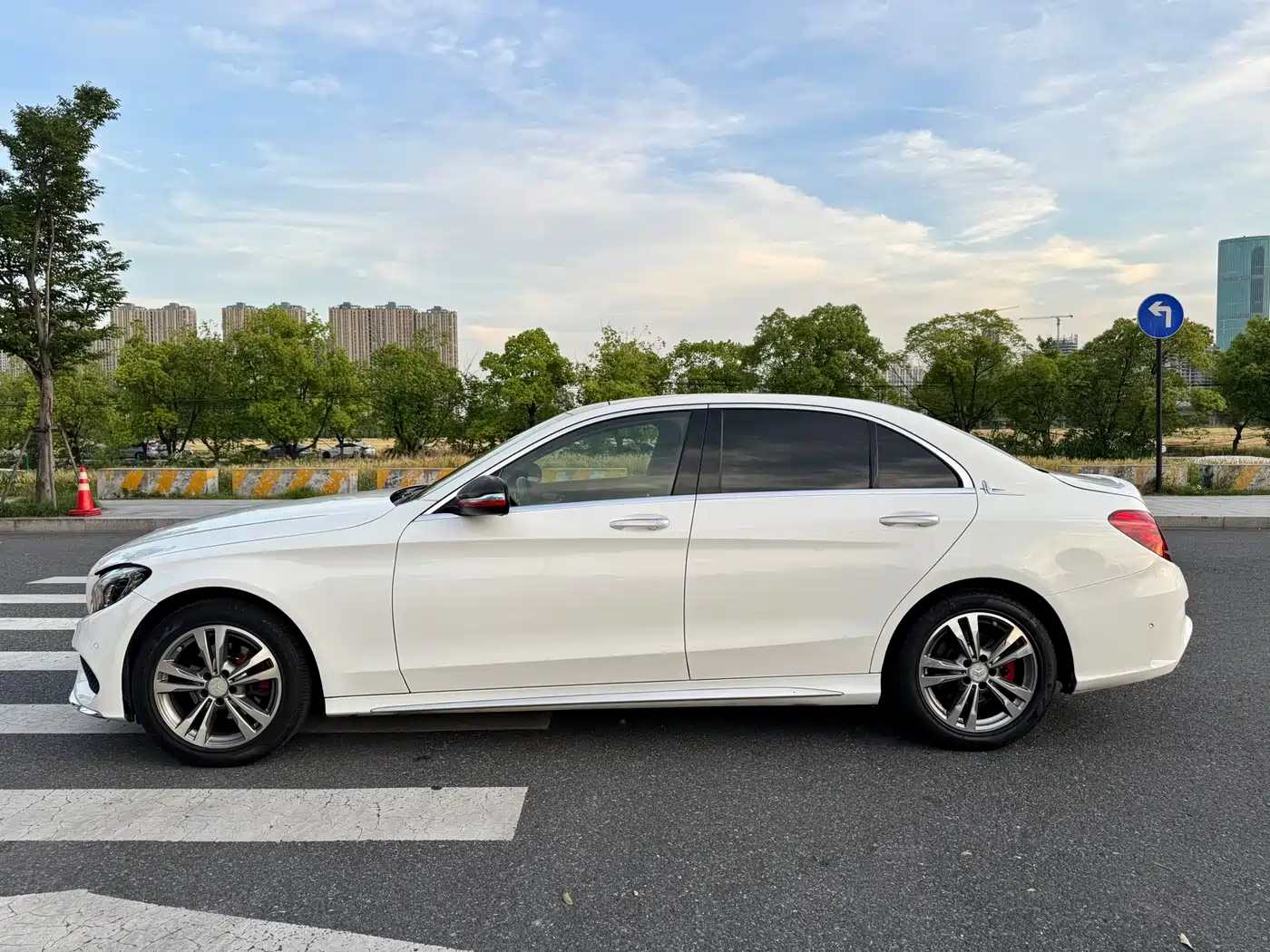 Mercedes-Benz C-Class 2015 Facelift C 200 L Sport фото 2