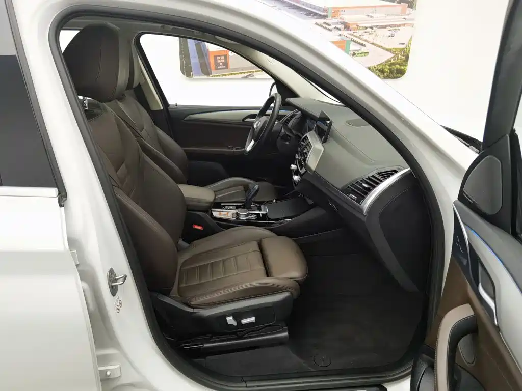 Фото 23 - BMW iX3