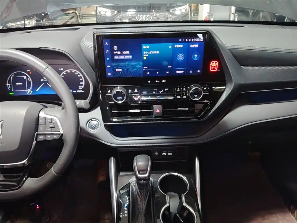 Toyota Crown Kluger 2023 2.5L HEV AWD Premium Edition фото 13