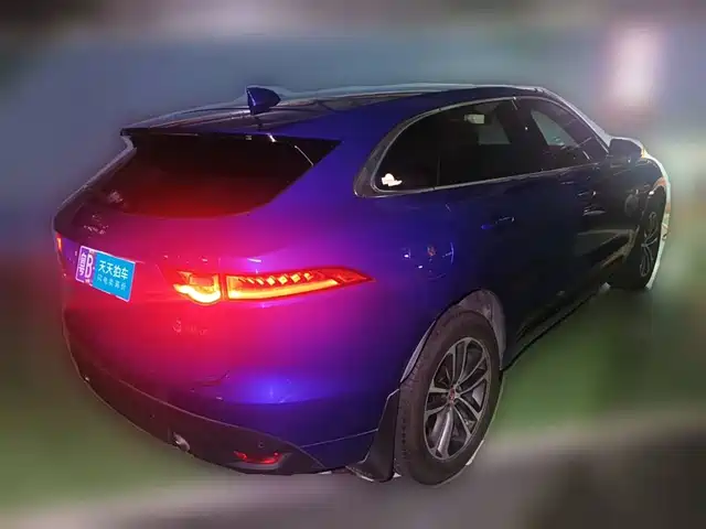 Jaguar F-PACE 2018 2.0T 4WD R-Sport Edition — фото 2
