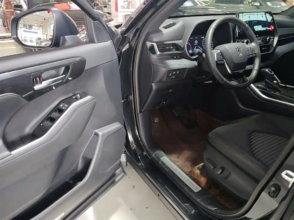 Toyota Crown Kluger 2023 2.5L HEV AWD Premium Edition фото 16