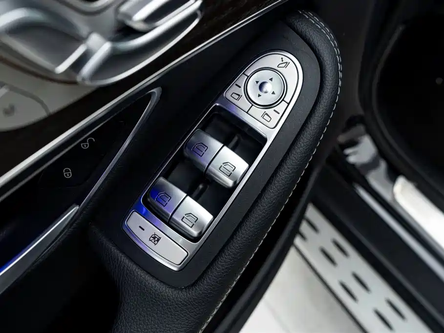 Mercedes-Benz GLC 2022 Facelift GLC 260 L 4MATIC Luxury Model фото 26