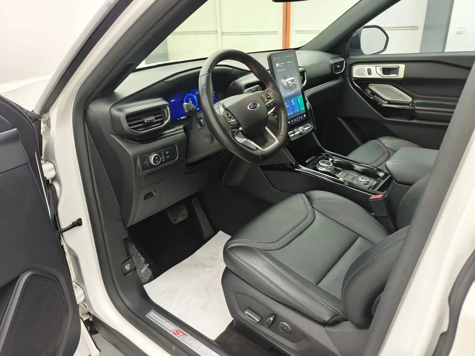Фото 16 - Ford Explorer
