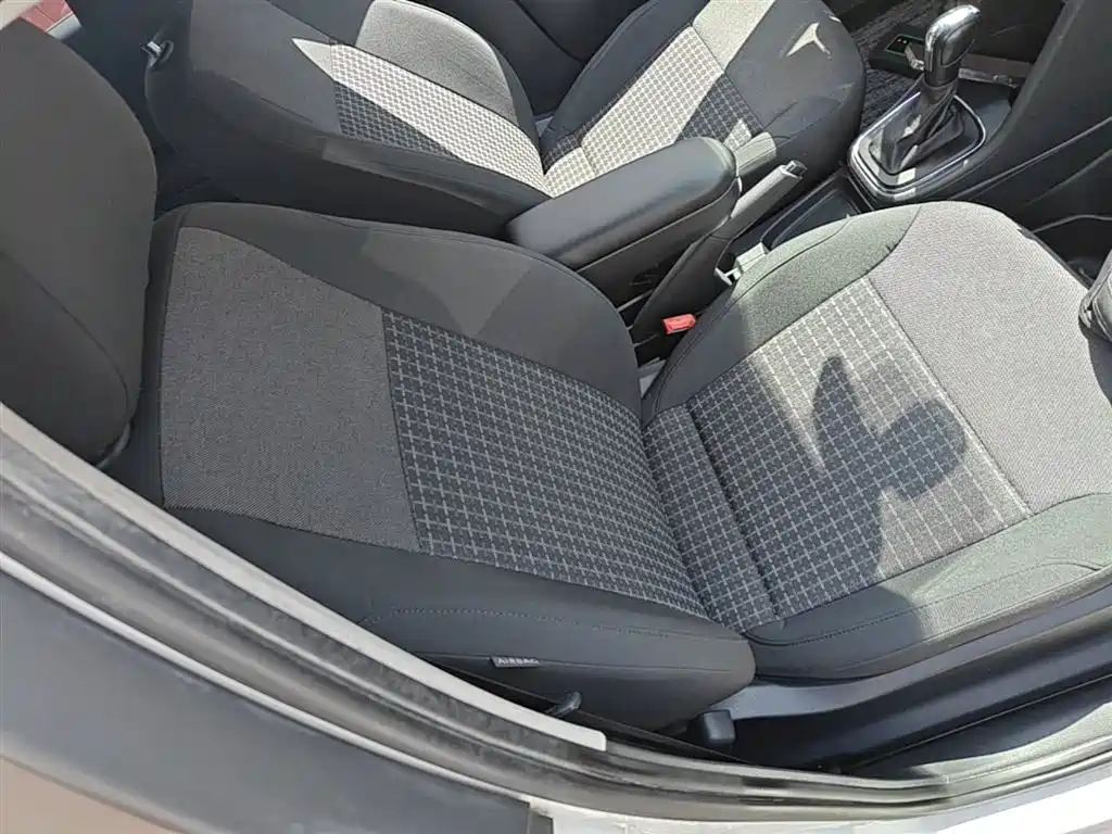 Volkswagen Polo 2014 1.6L Automatic Comfort Edition фото 25