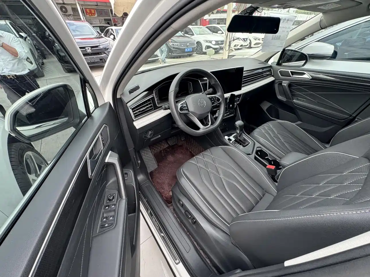 Volkswagen Tiguan L 2022 330TSI Automatic 2WD Comfort Edition фото 4