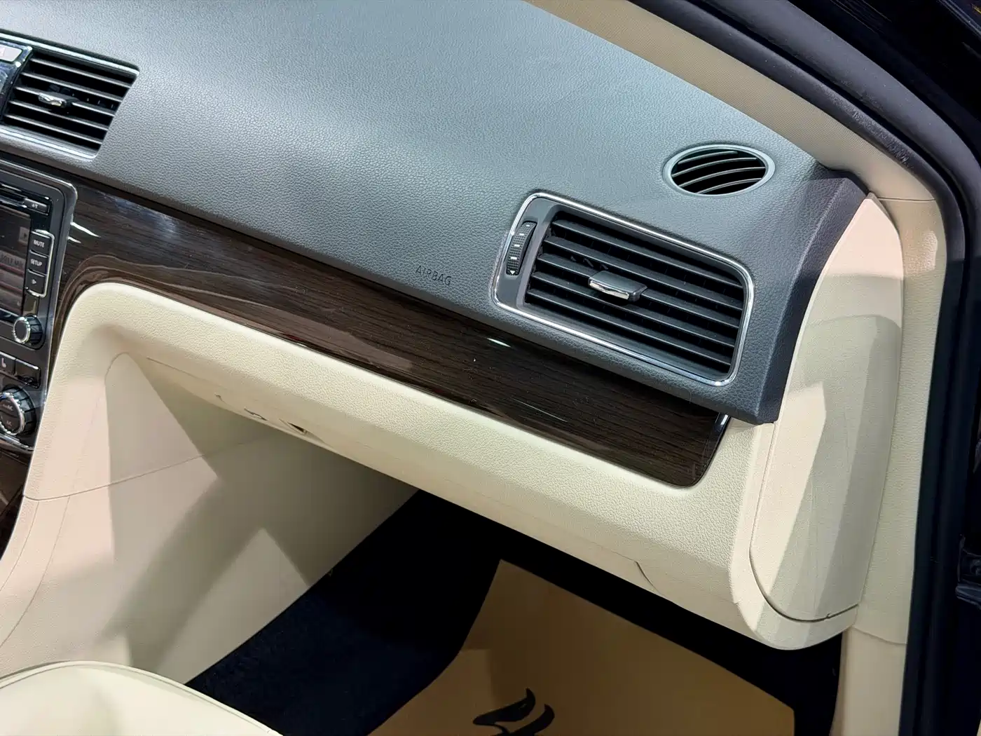 Volkswagen Passat 2014 1.8TSI DSG Executive Edition фото 17