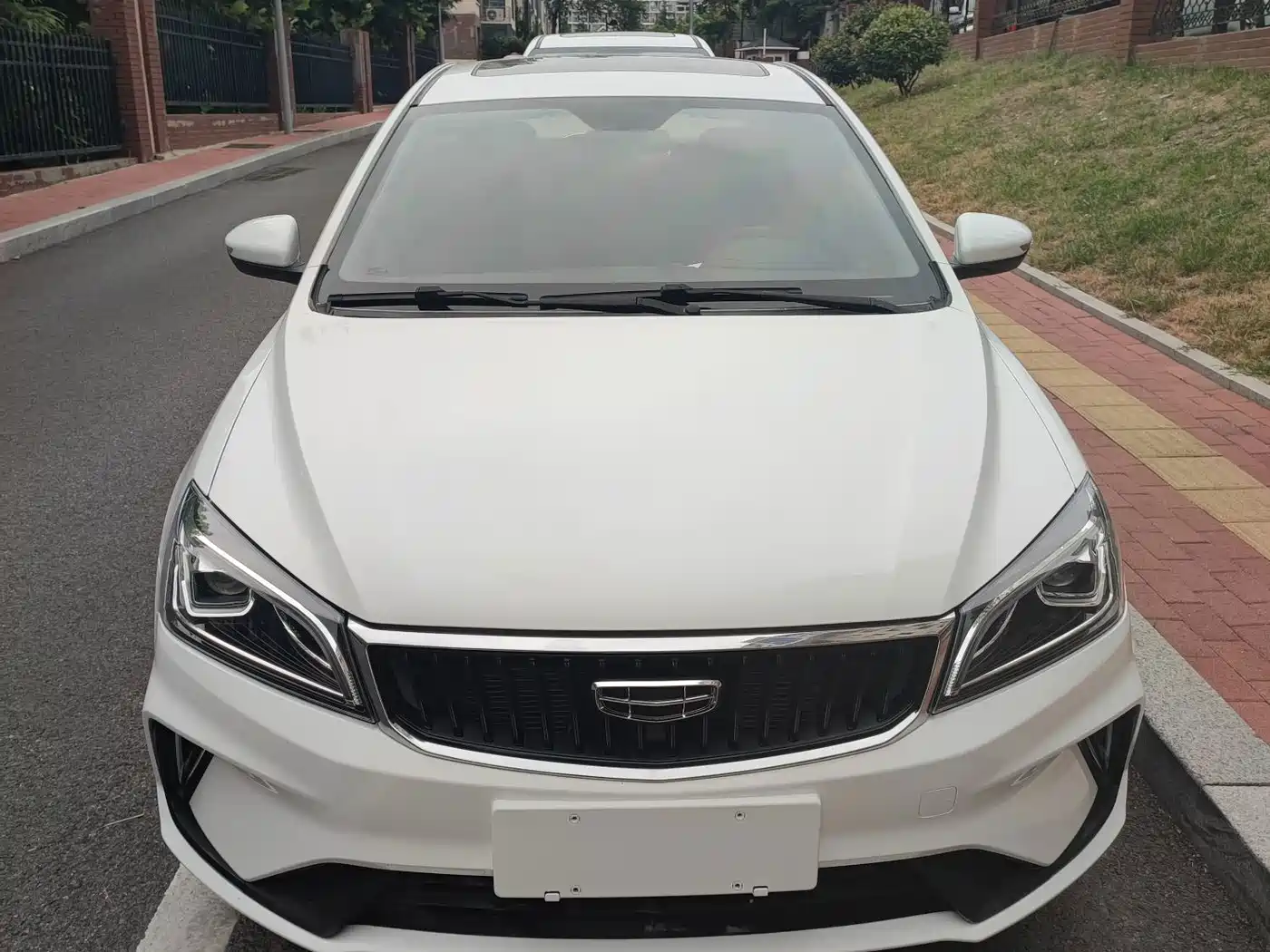 Photo 3 - Geely Emgrand