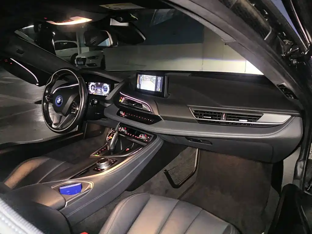 Photo 11 - BMW i8
