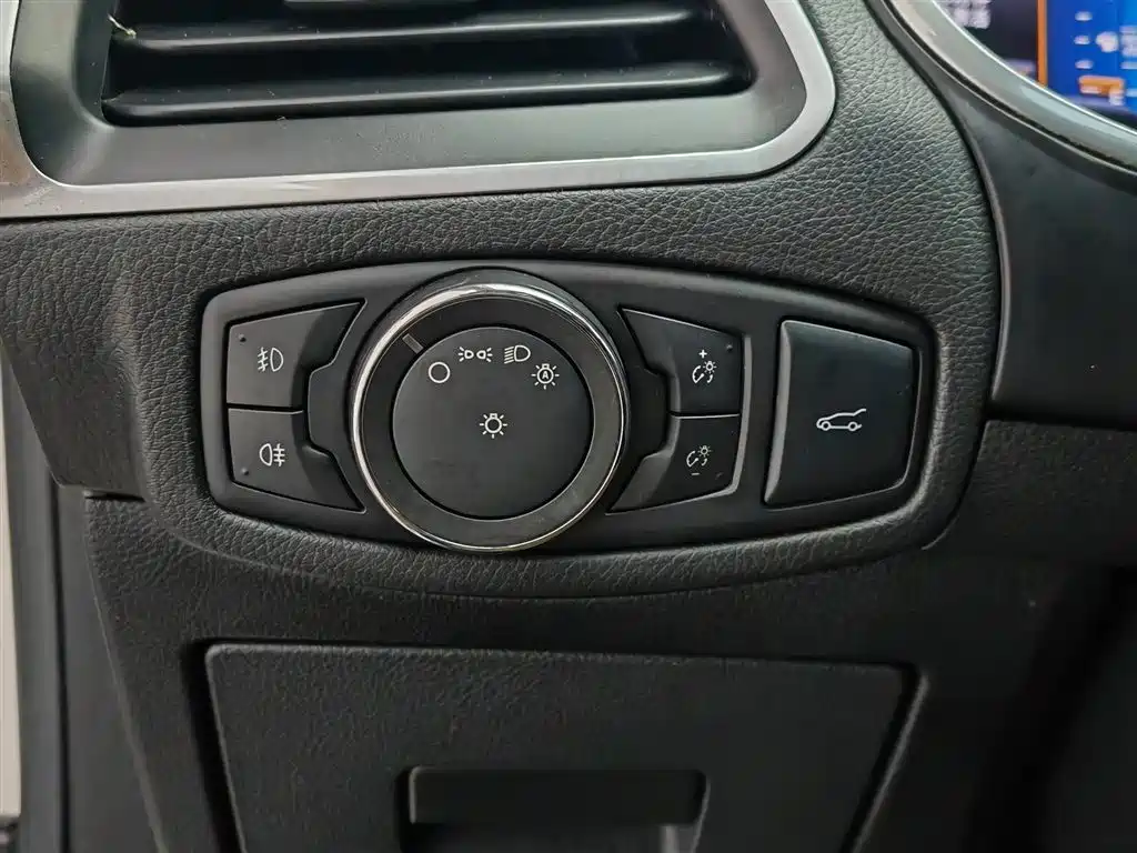 Фото 21 - Ford Edge