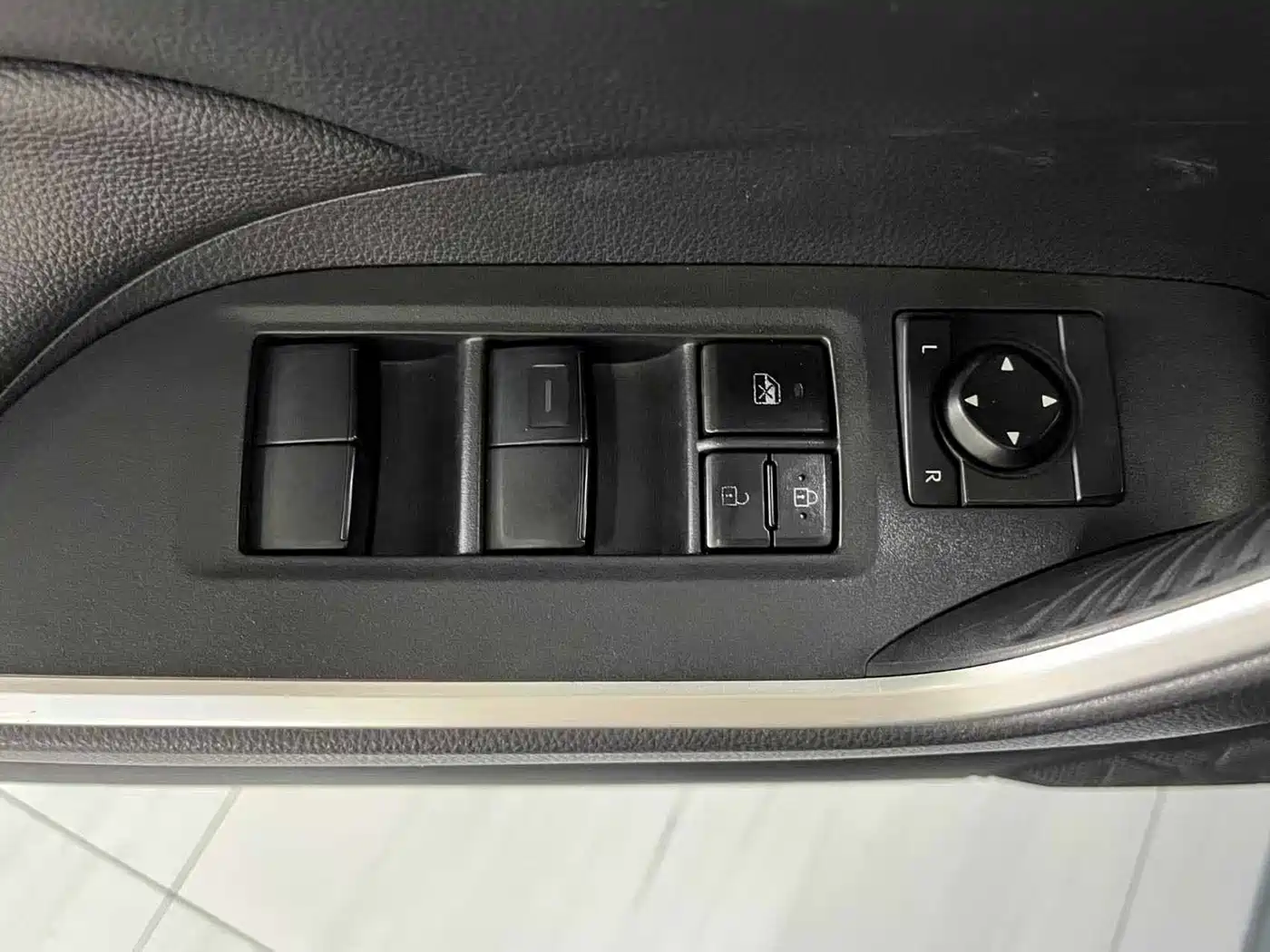 Toyota Wildlander 2021 Hybrid 2.5L E-CVT AWD Luxury Edition фото 11