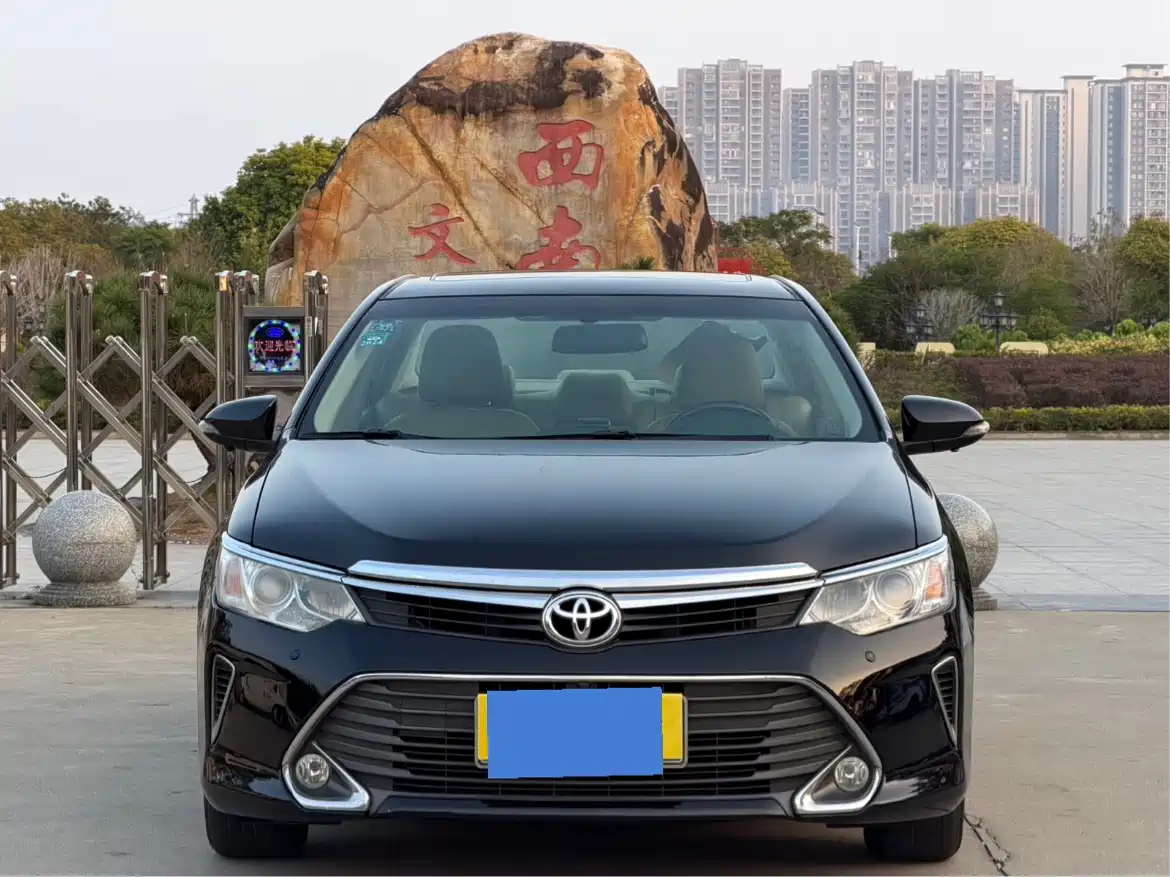 Toyota Camry 2016 2015 2.0G Leading Edition