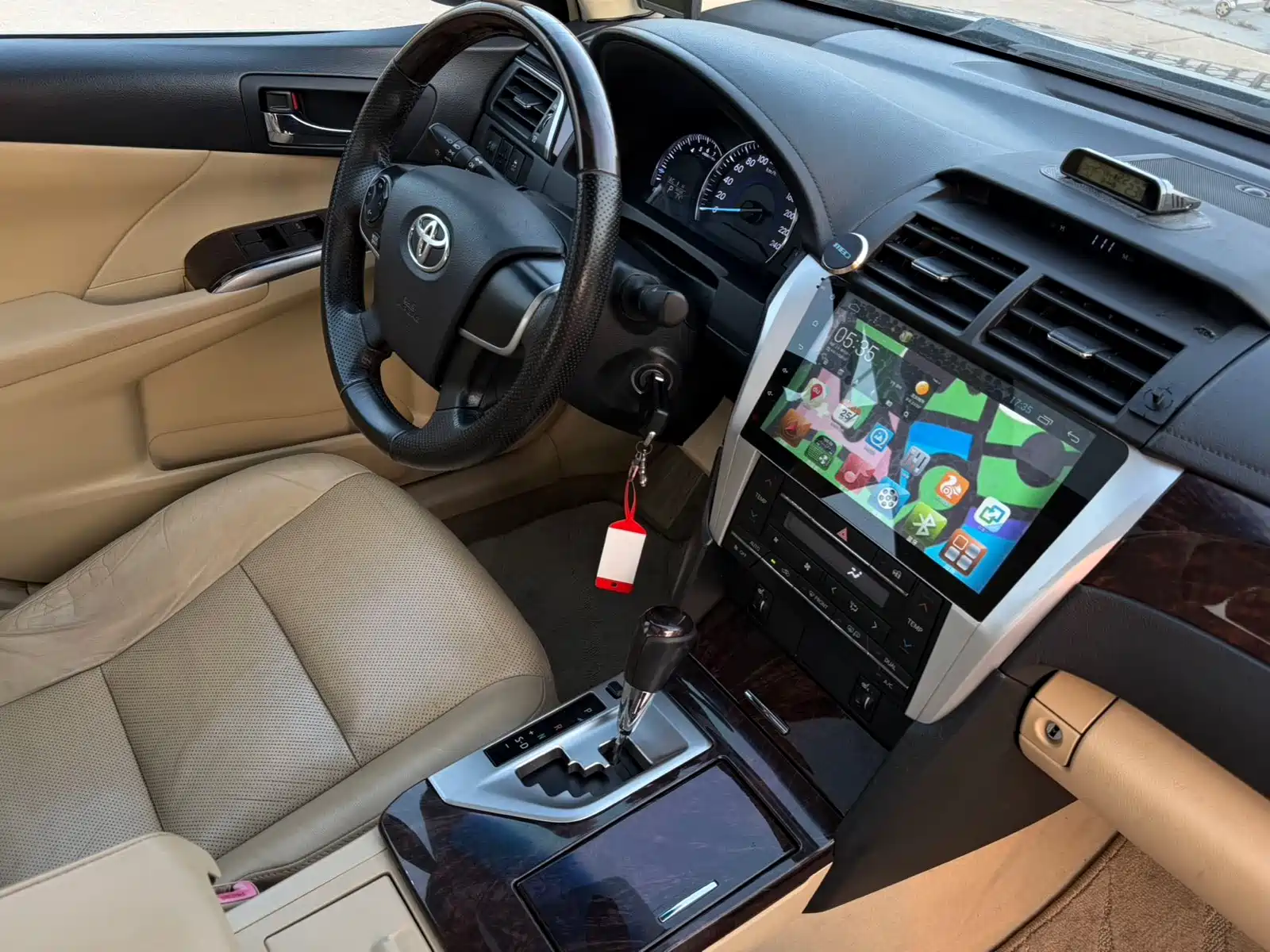 Фото 20 - Toyota Camry
