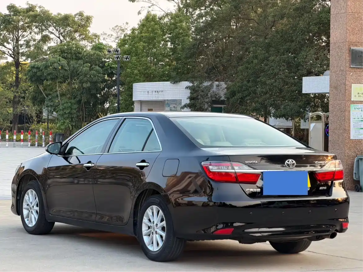 Фото 29 - Toyota Camry