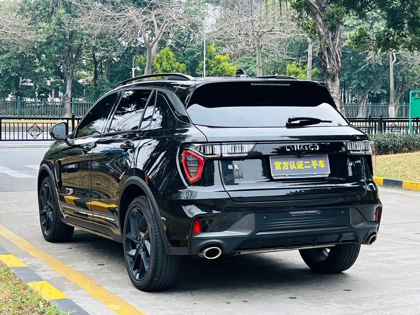 Lynk & Co 01 2021 2.0TD AWD Night Edition фото 6
