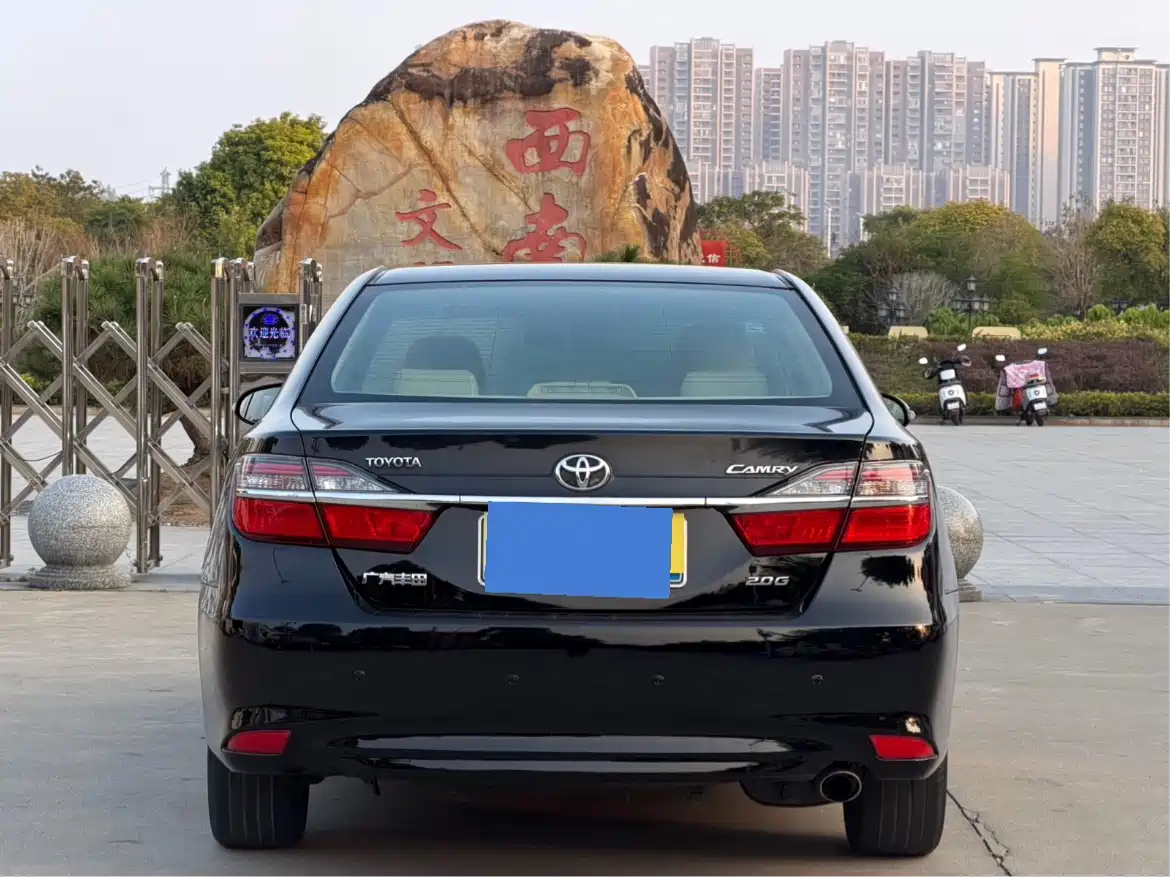 Фото 28 - Toyota Camry