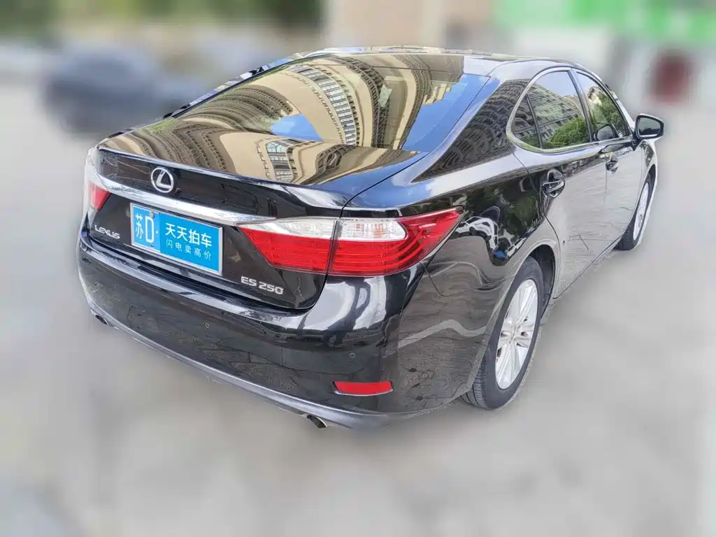 Фото 5 - Lexus ES