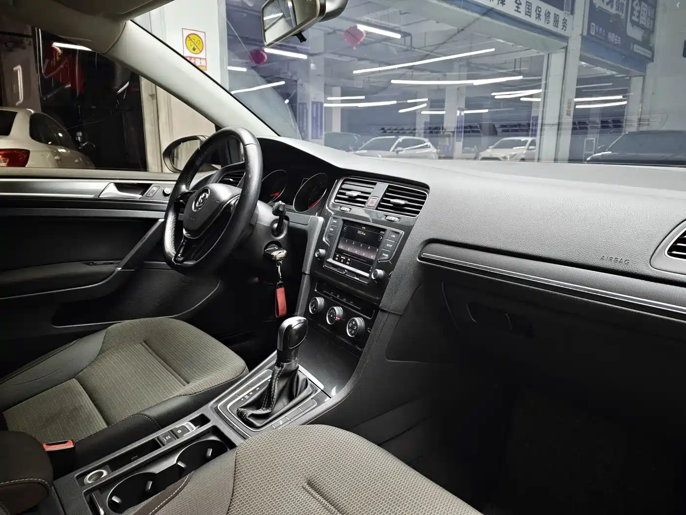 Фото 10 - Volkswagen Golf