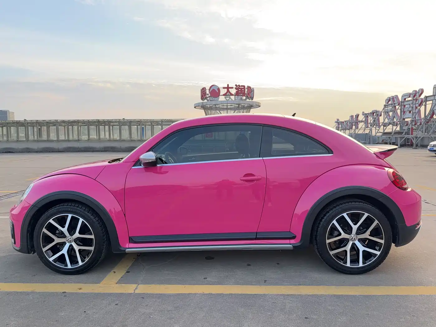 VOLKSWAGEN BEETLE