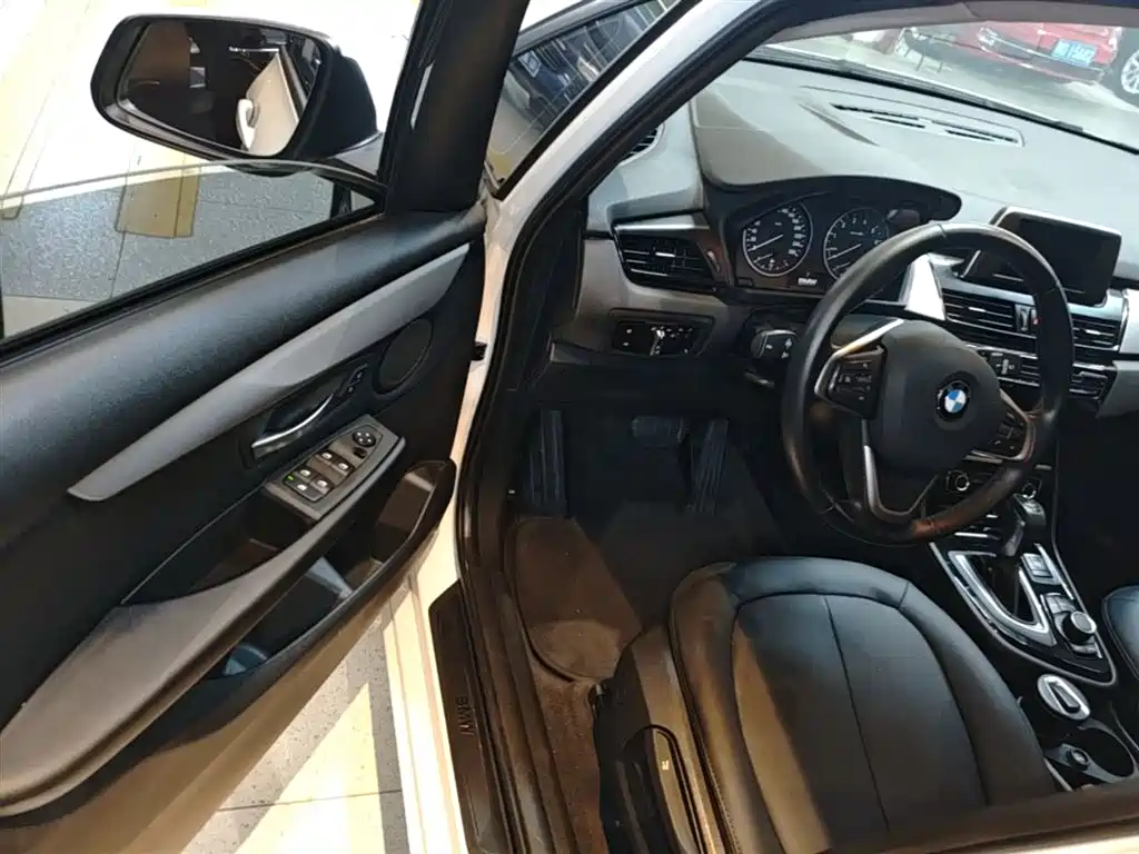 BMW 2 Series Touring 2016 218i Fashion Model фото 16
