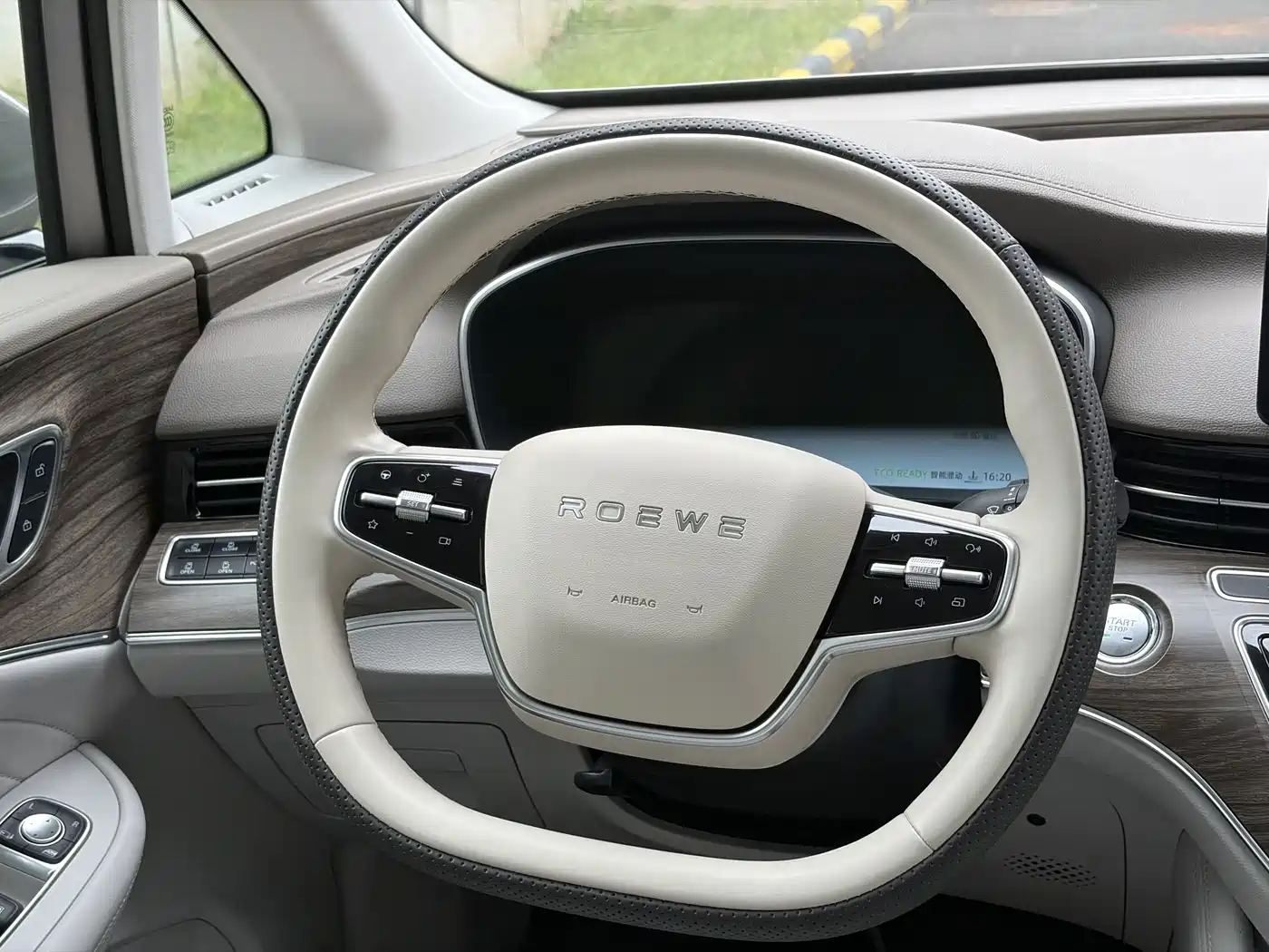 Roewe iMAX8 EV 2025 2026 1.5T DMH High-End Edition