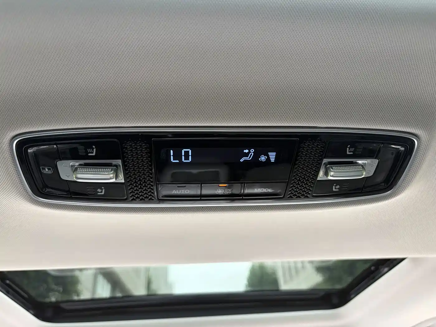 Roewe iMAX8 EV 2025 2026 1.5T DMH High-End Edition