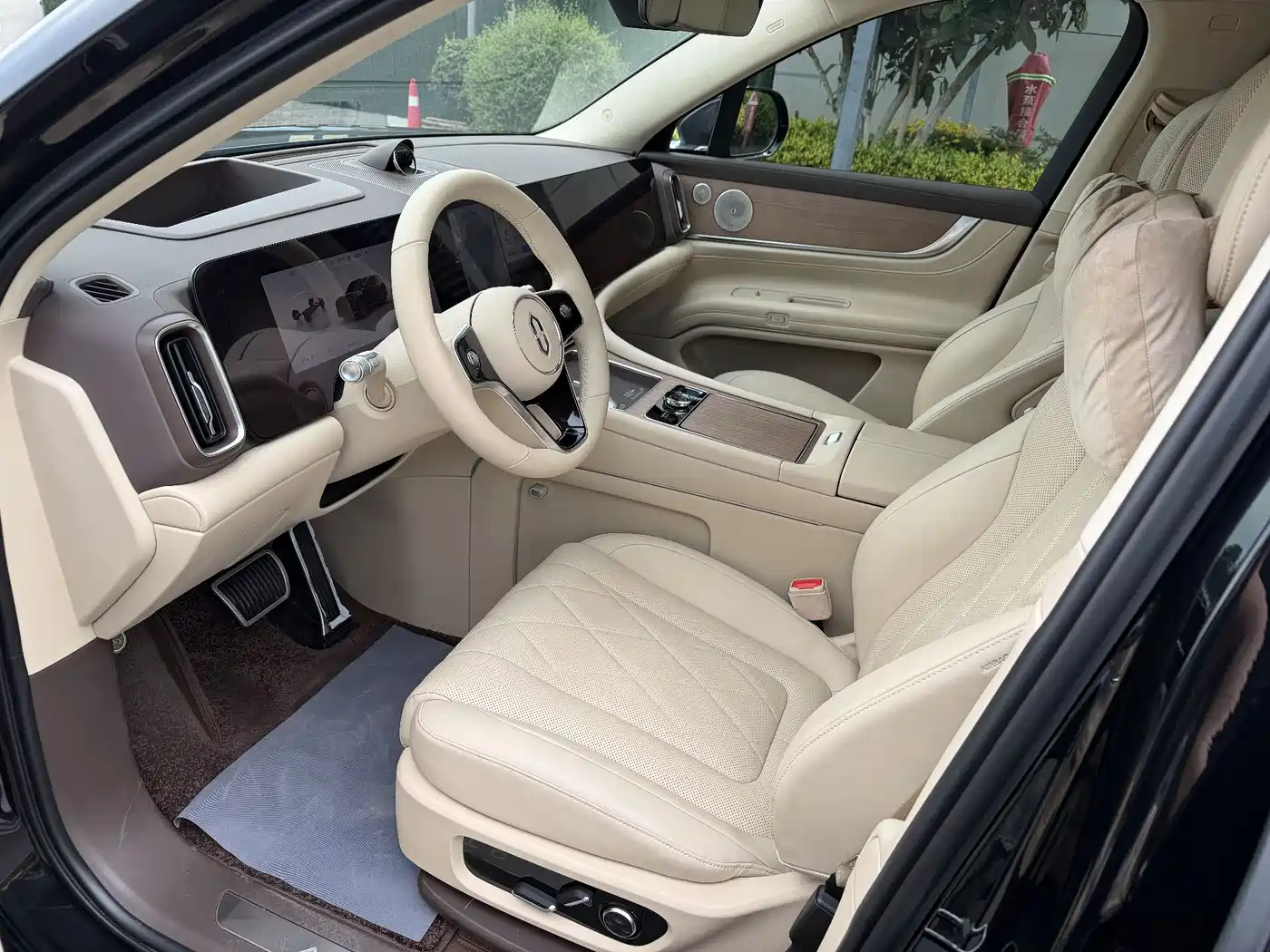 AITO Wenjie AITO M9 2024 Range Extender Max Edition 42kWh 6-seater фото 7