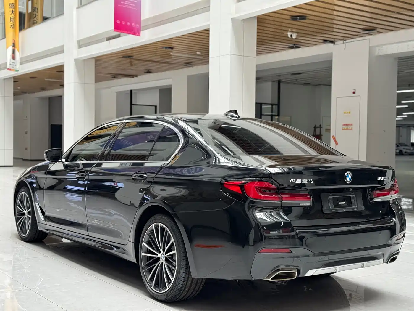 BMW 5 Series 2022 530Li Leading M Sport Package фото 7
