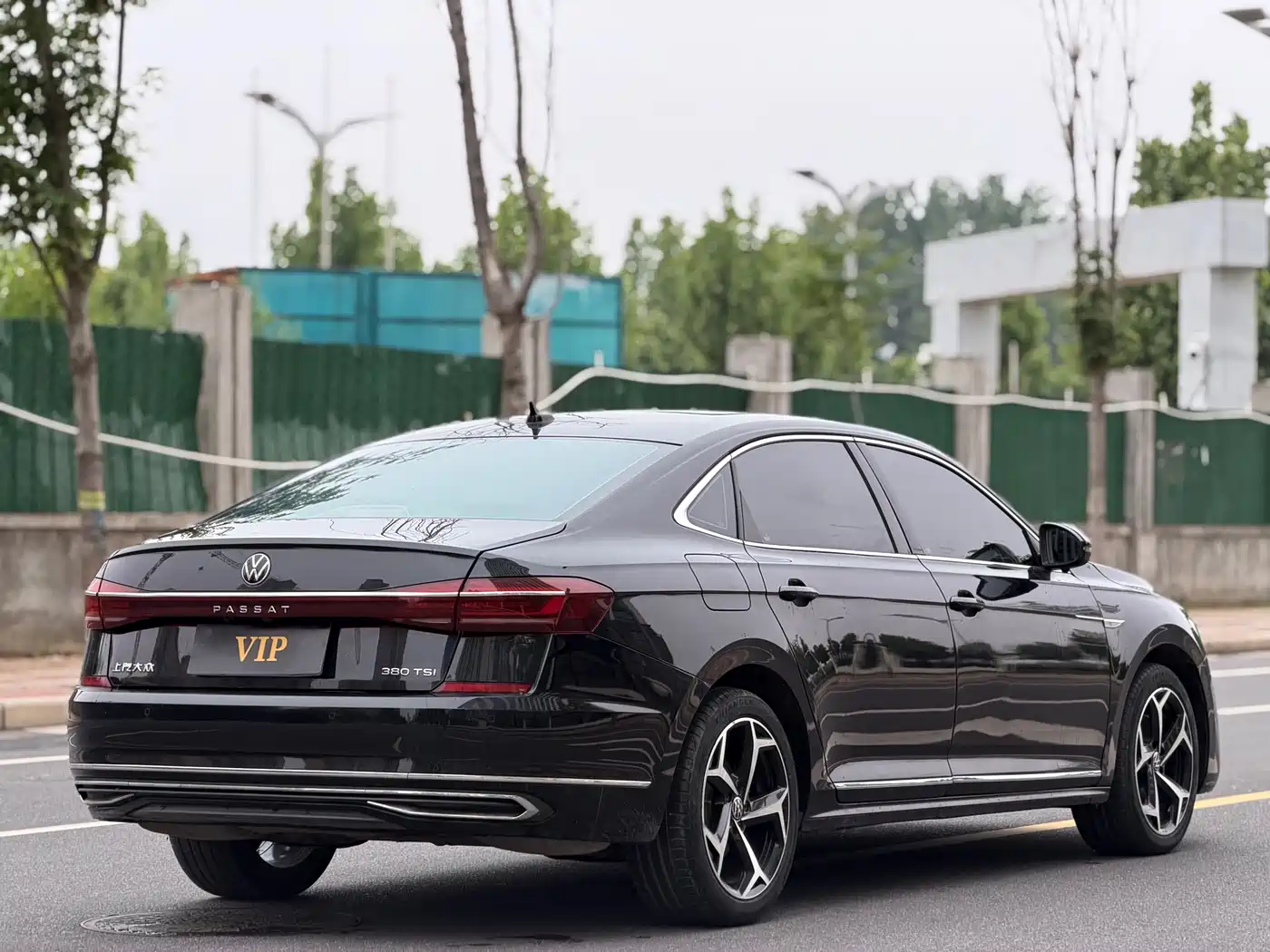 Volkswagen Passat 2024 380TSI Starlight Luxury Edition фото 4