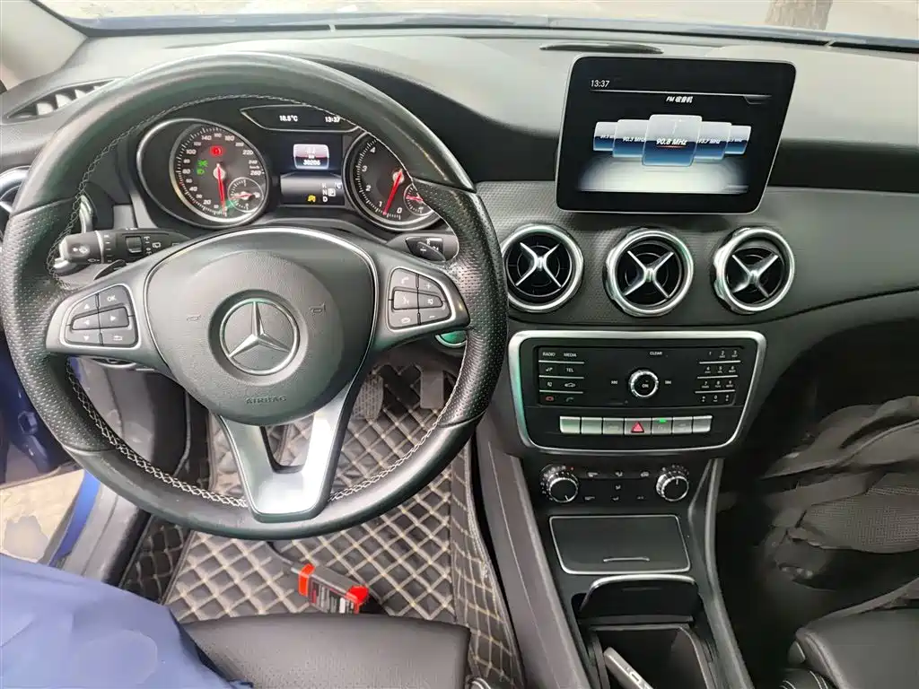 Mercedes-Benz GLA 2018 GLA 200 Dynamic фото 7
